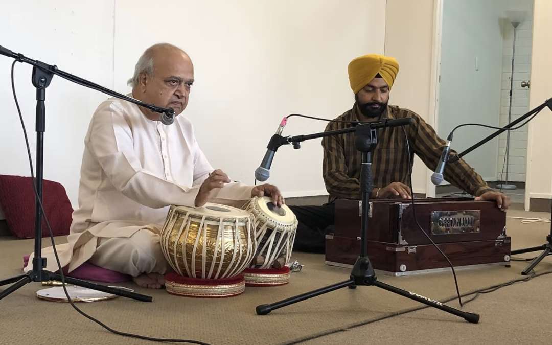Tabla doyen regales Auckland audience